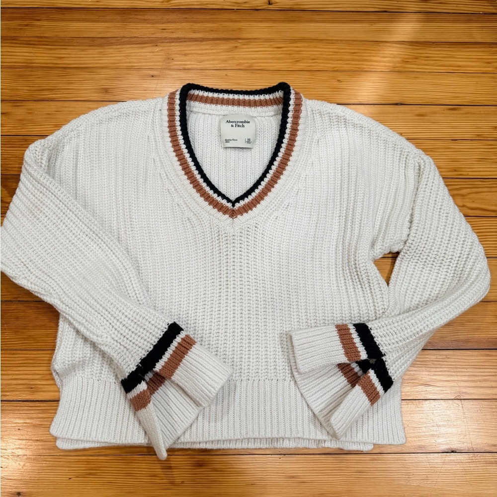 Abercrombie & Fitch Women's White V-Neck Sweater with Black and Brown Accents